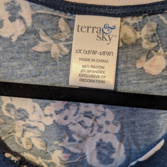 Navy blue and floral Dress - Picture 3 of 3